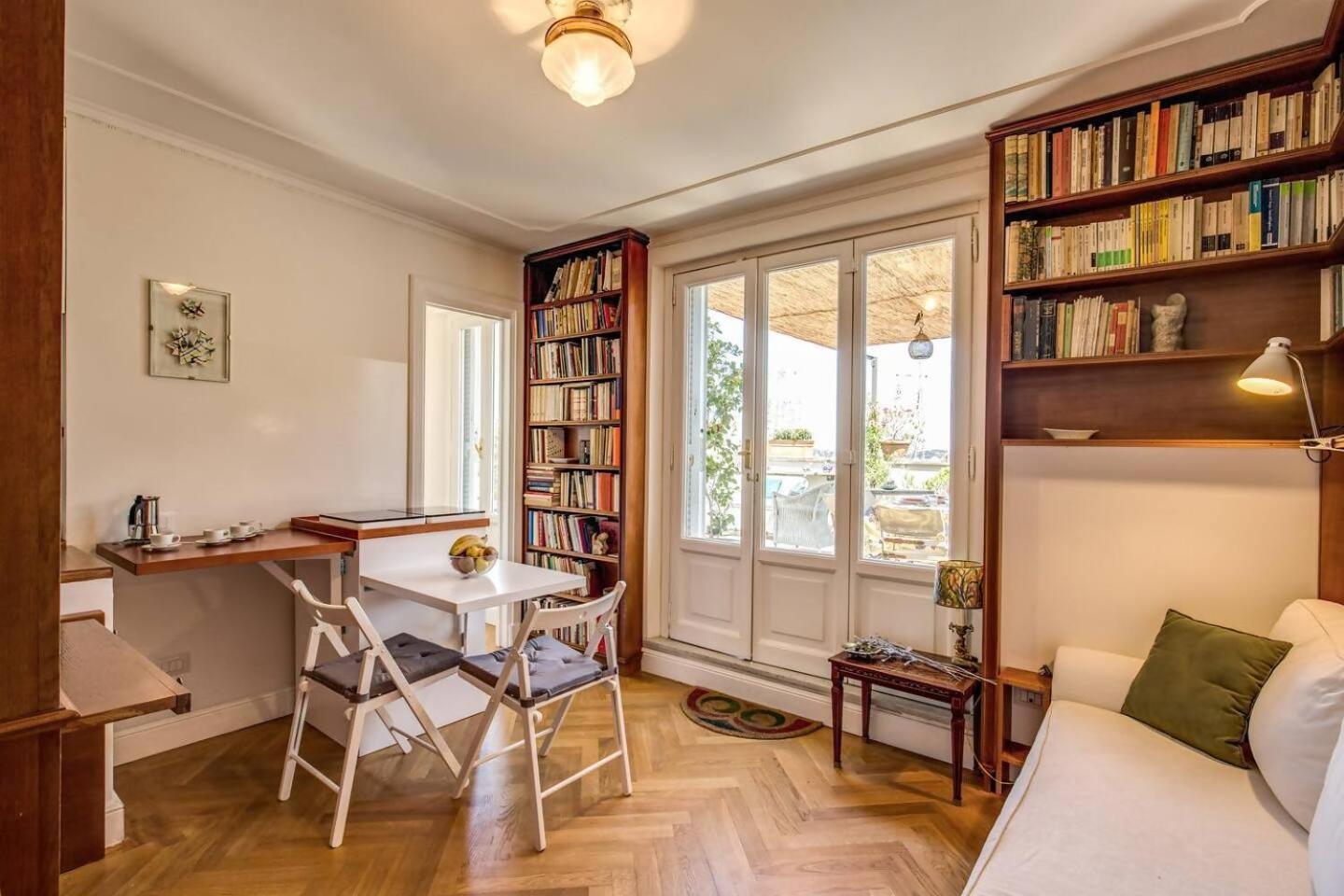 Attic With Terrace Overlooking St Peters Basilica Rome Exterior photo