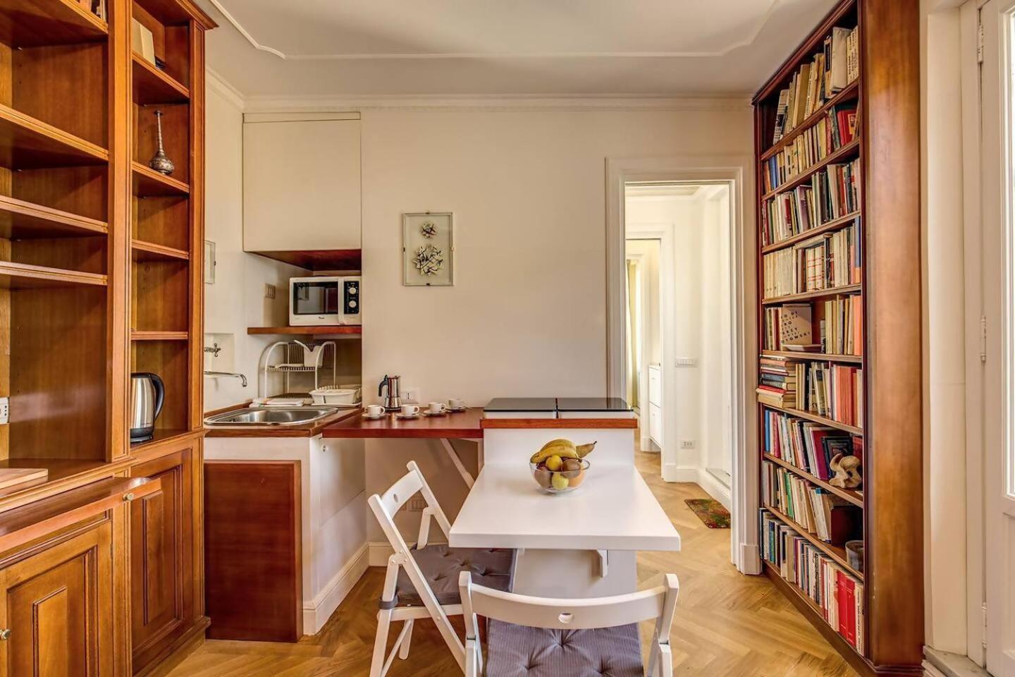 Attic With Terrace Overlooking St Peters Basilica Rome Exterior photo